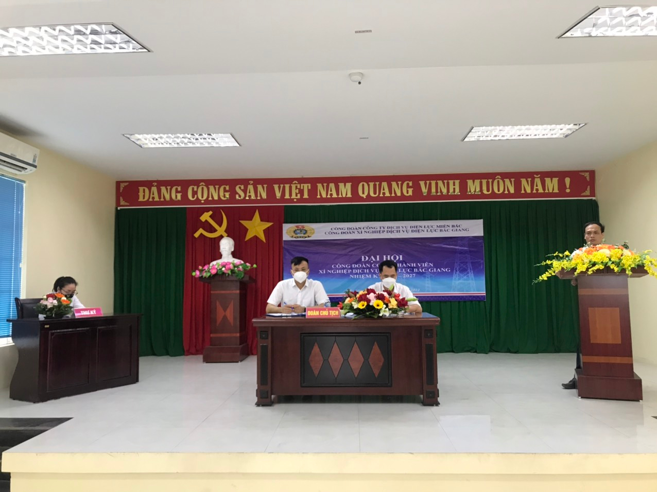 Công đoàn CSTV Xí nghiệp Dịch vụ Điện lực Bắc Giang tổ chức thành công Đại hội Công đoàn